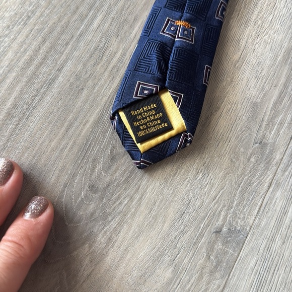 🏴 Donald Trump Elegant Navy Blue Patterned Tie - Picture 3 of 8